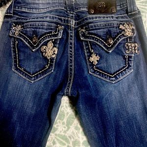 Really cute jeans just down sizing my closet.